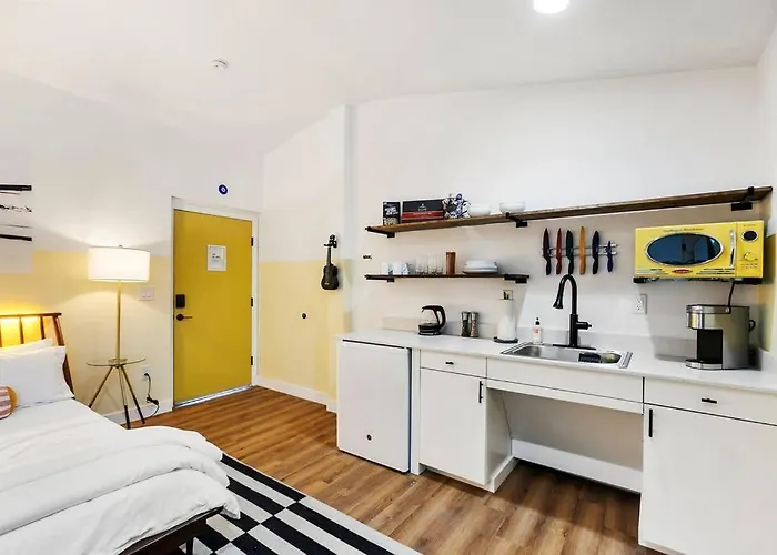 Kalaemano ʻoluʻolu Komo Apartment Chandler